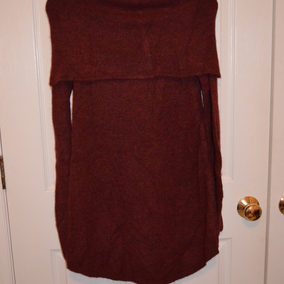 Off the Shoulder Sweater - Picture 4 of 4